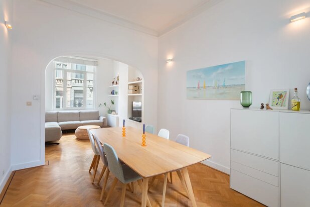 Karaktervolle herenwoning met gezellige stadskoer in Berchem