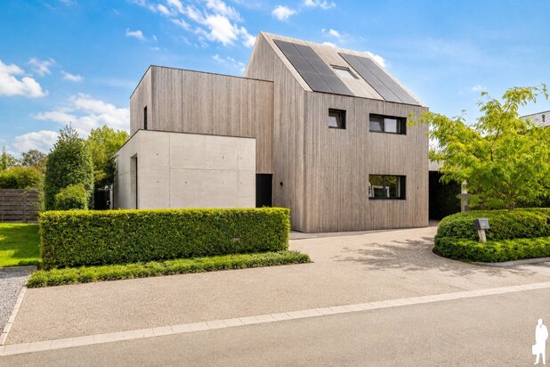 Unieke architectenvilla; af te werken - in groen - op 20 are