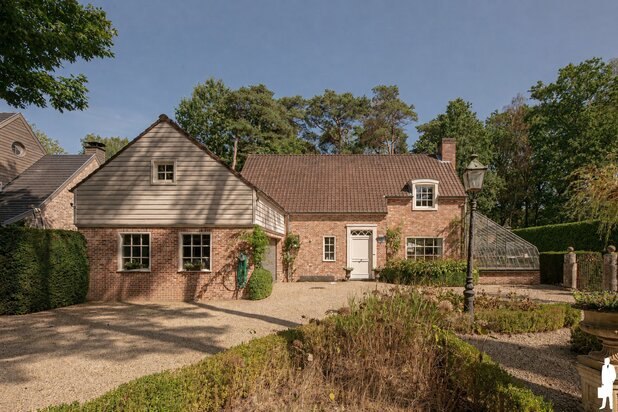 Tijdloze villa op mooi perceel van ca. 1.841m² in een uiterst rustige omgeving in Brasschaat!