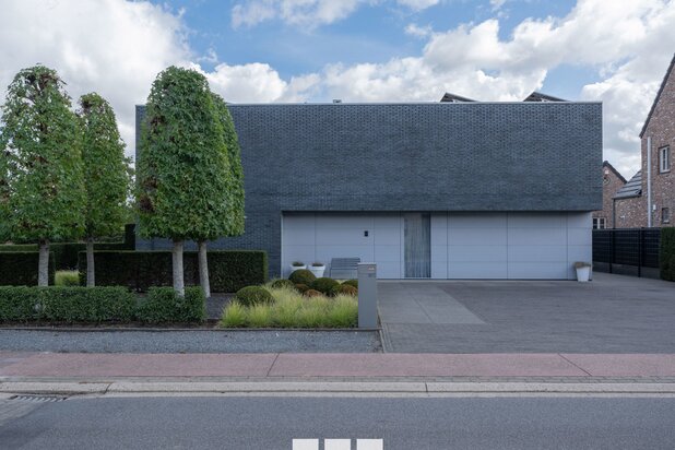 STIJLVOLLE VILLAWONING MET VERWARMD ZWEMBAD & POOLHOUSE OP 9A85CA IN ROTEM.