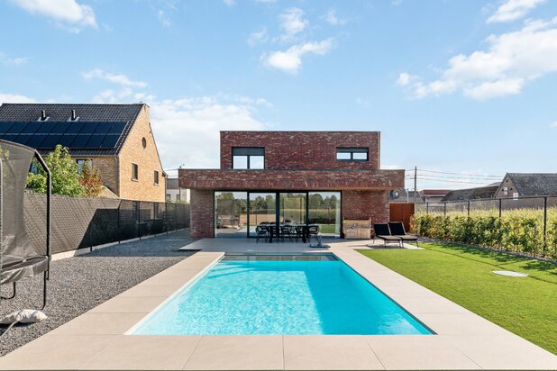 Exclusieve woning met zwembad te Moelingen