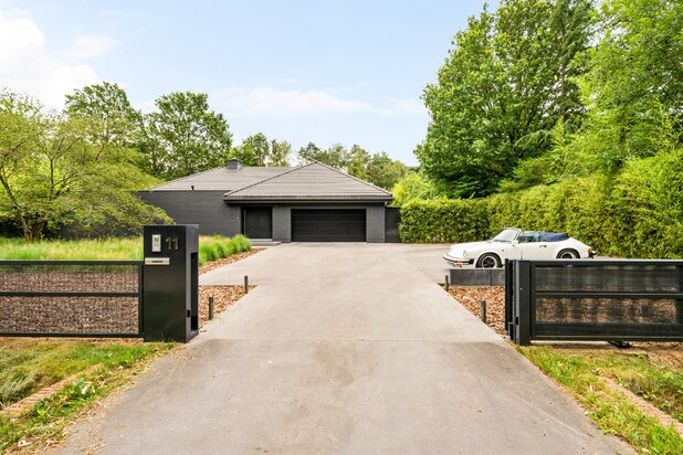Luxueuze villa met binnen- en buitenzwembad op toplocatie in Poppel