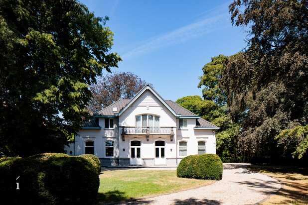 Karaktervolle villa met hedendaags comfort en een discrete ligging in het centrum
