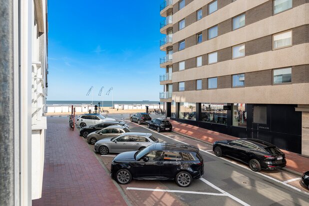 SA 19-09-2026 entre 14h-16h PORTES OUVERTES Ebbestraat 5 - Appartement magnifiquement rénové avec vue mer latérale au coeur du Zoute.