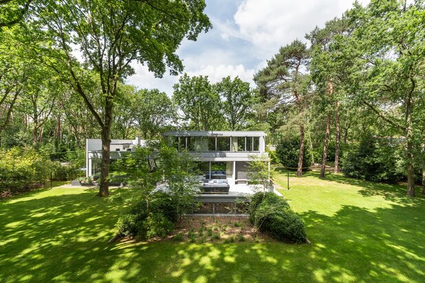 Exclusive luxury villa near the golf course and lake in Keerbergen