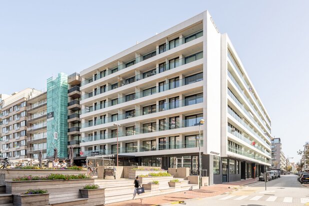 Gerenoveerd appartement met zijdelings zeezicht