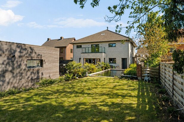 Spacieux logement économe en énergie avec dépendance sur environ 1.263m² à Kasterlee !