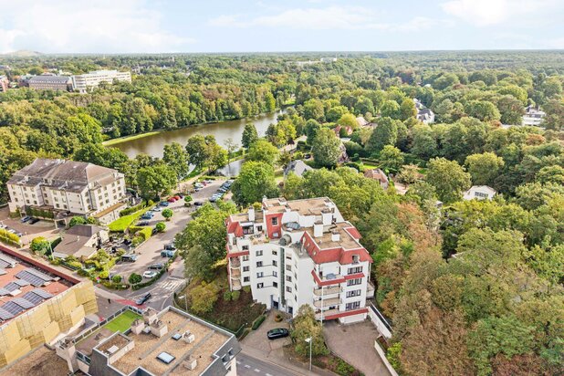 Appartement exceptionnellement spacieux avec vue sur les étangs de Molenvijvers à Genk.