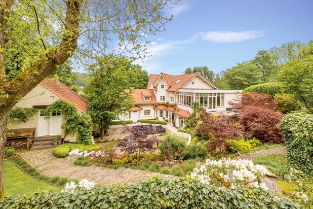OPTIE - Lasne - Gerenoveerde villa uit 1925 met bijgebouw