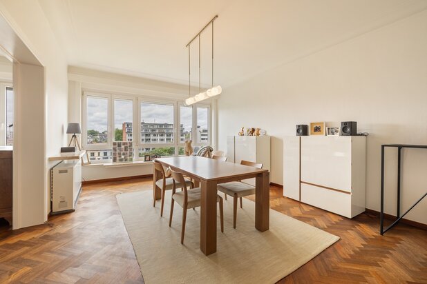 Stijlvol gerenoveerd appartement met wijds uitzicht, direct aan het Zuidpark