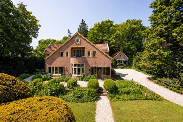 Villa a vendre a LAREN avec reference 19412825199