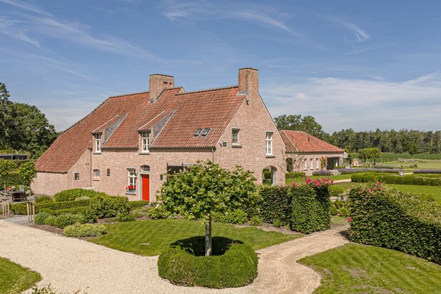 Knappe woning met tijdloze elegantie