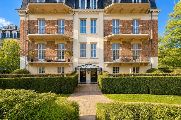 Prachtig appartement + studio – parkeerplaats + garage