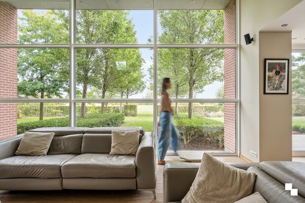 Uitzonderlijk ruime eigendom met 507 m² bewoonbare oppervlakte en weideland