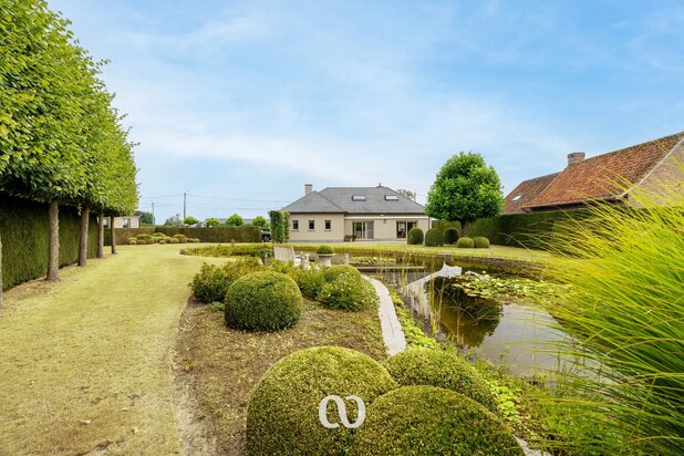 Magnifique villa entretenue sur plus de 2 000 m² à Kaster