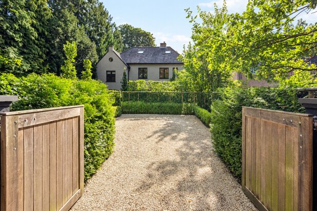 Charmante gerenoveerde villa in groene omgeving te Westmalle op perceel van +/- 2.160m²