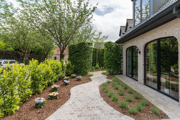 Karaktervolle villa met kantoorvleugel en zelfstandige studio