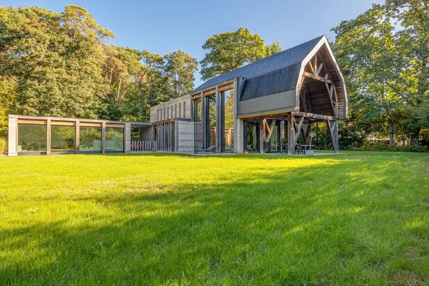 Exclusieve villa van 530 m² met 5 slaapkamers, patio en dubbele garage in het groene Keerbergen