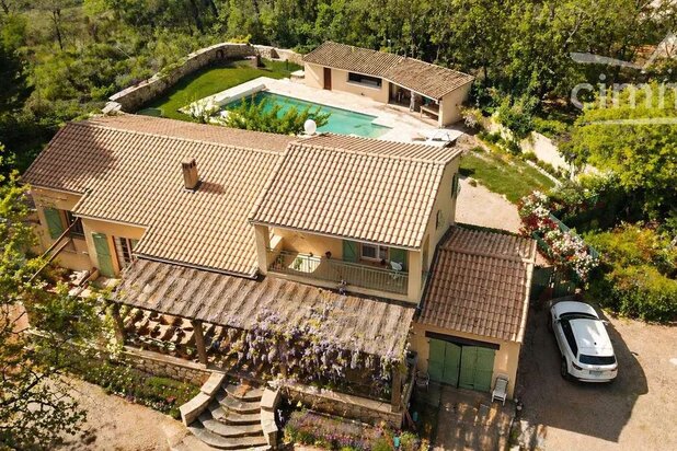 Belle maison avec piscine et pool house