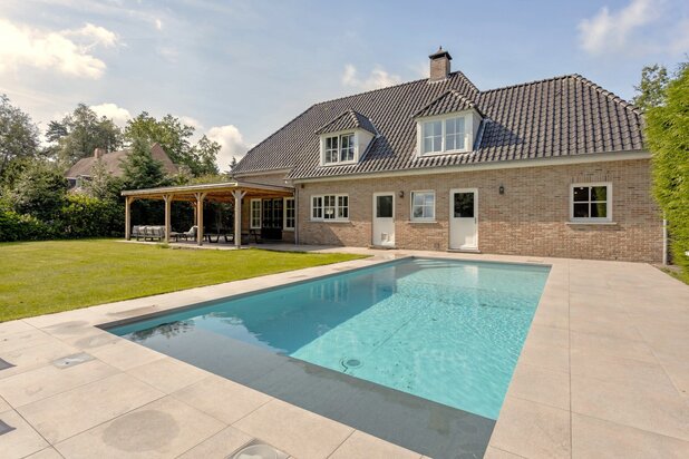 Ruime, gerenoveerde, energiezuinige villa met zwembad