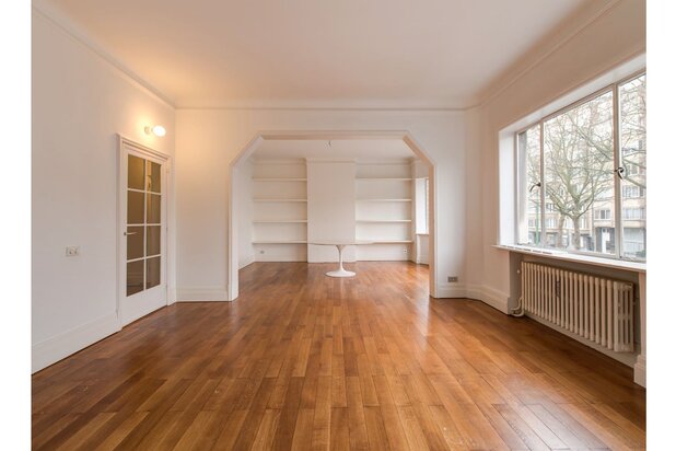 Uitzonderlijk gerenoveerd art-decoappartement van 212 m² met terras aan de Jan van Rijswijcklaan