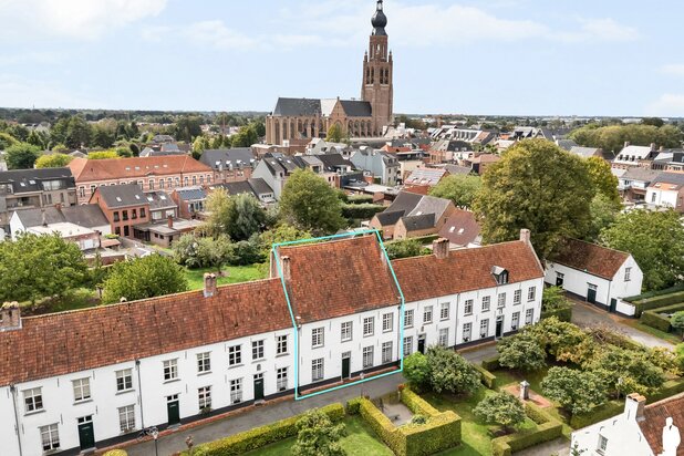 Historische herenhuis in het Begijnhof van Hoogstraten