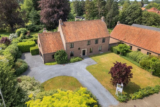 Stijlvolle villa met 6 slaapkamers en grote tuin