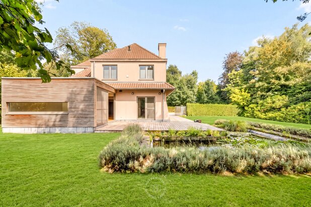 Unieke villa omgeven door groen 