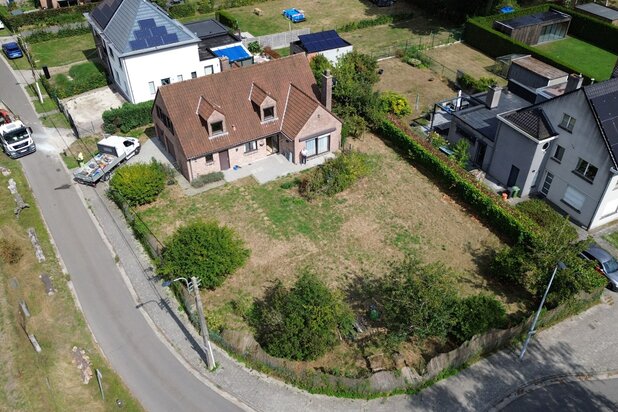 Lichtrijke villa met tuin, terras en dubbele garage in Sint-Denijs-Westrem