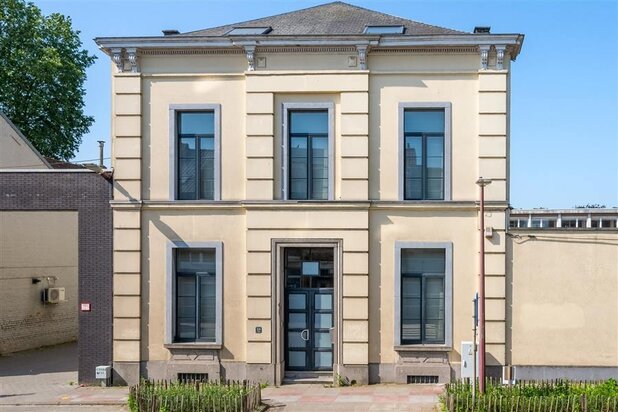 Prestigieuze herenwoning met grandeur, tuin en garage in hartje Asse