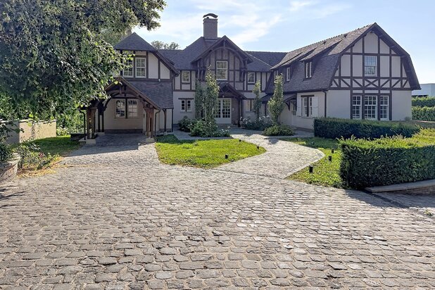 Prins van Oranje, Woud van Soignes: Weelderige villa cottage