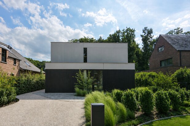 ENERGIEZUINIGE CONCRETE HOUSE OP TOPLOCATIE
