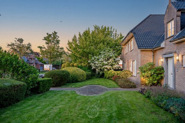 Charmante veelzijdige villa op gegeerde locatie in het residentiele Lobos