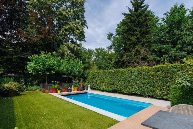 Romantic cottage with lovely garden and swimming pool