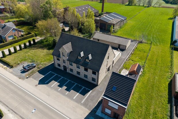 Stijlvolle opbrengsteigendom bestaande uit 6 appartementen en 6 garages (alles verhuurd)!