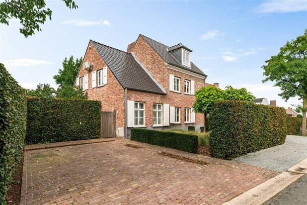 Spacious villa within walking distance of downtown