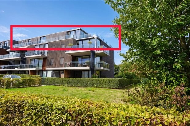 A gorgeous place to live upstairs, surrounded by greenery!