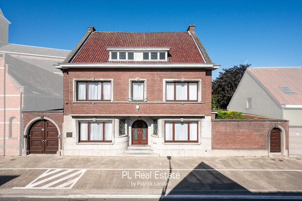 **** Burgerwoning met véél commerciële ruimte & mogelijkheden ... ideaal voor zelfstandige activiteit + wonen in het centrum ****