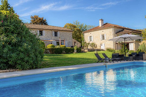 Belle propriété quercynoise avec 2 grandes maisons, piscine 