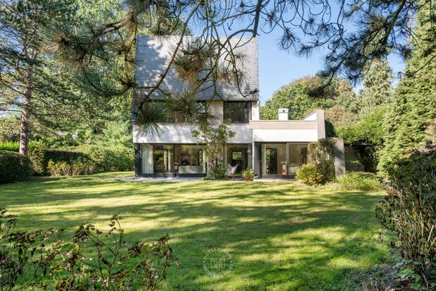 Architecturale 70s woning gelegen op 