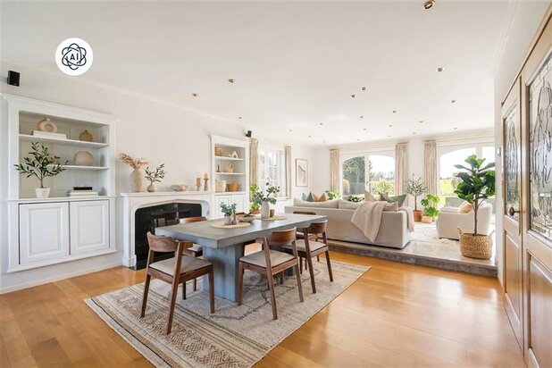 Exclusive, spacious villa with 4 bedrooms, 2 bathrooms, and a stunning view!