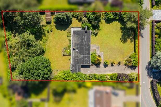 Groot perceel met uit te breiden villa op een toplocatie in Astene.