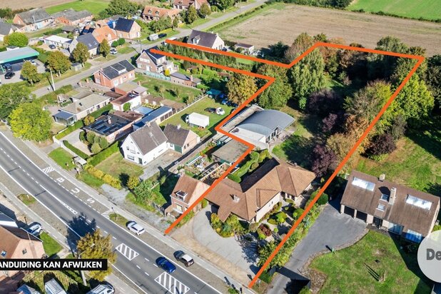 LAARNE - Karaktervolle villa met binnenzwembad op perceel van 42 are