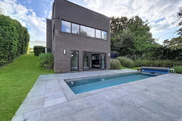 Hoeilaart: Weelderige villa met zwembad en warmtepomp