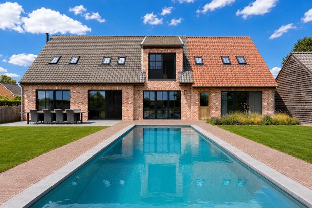 Te koop, Landelijke villa met verwarmd zwembad op rustige ligging te Brakel!