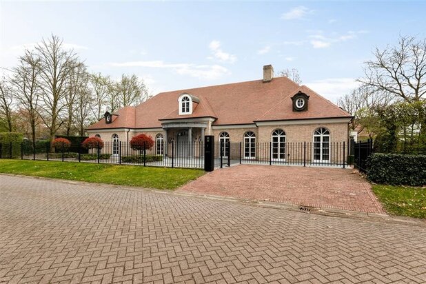 Villa met wellness en binnenzwembad.
