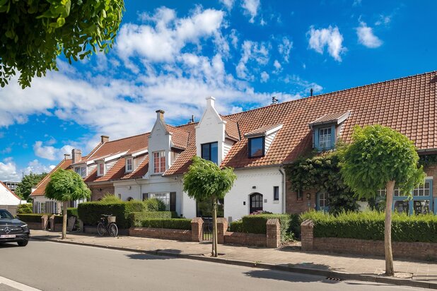Gerenoveerde woning goed gelegen in het oud Knokke nabij de winkels en de Groentenmarkt.
