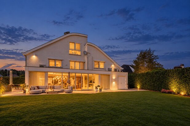 Royale villa van 461 m² met luxe afwerking gelegen in een rustige en geliefde woonomgeving te Neerharen