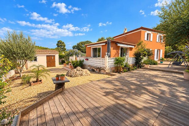 SIX FOURS LES PLAGES - MAISON DE 130 M2 - TERRAIN 1037 M2 -