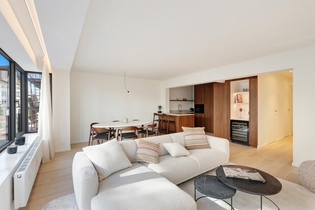Gerenoveerd appartement centraal gelegen in het centrum van Knokke, vlakbij de winkels en de zee.